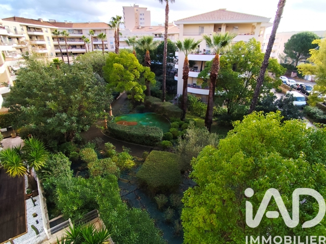 Vente  Appartement F3  de 70 m² à Hyères 342 000 euros Réf: SFN-1939522