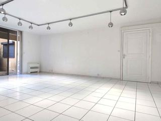Vente  Local commercial de 139 m² à Fréjus 370 000 euros