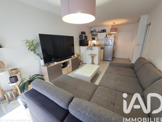 Vente  Appartement F2  de 42 m² à Cuers 175 000 euros Réf: SFN-1941078