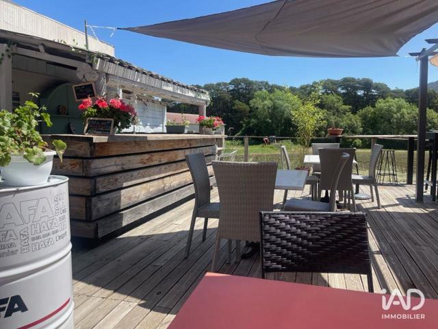 Vente  Local commercial de 63 m² à La Martre 82 500 euros Réf: SFN-1942418