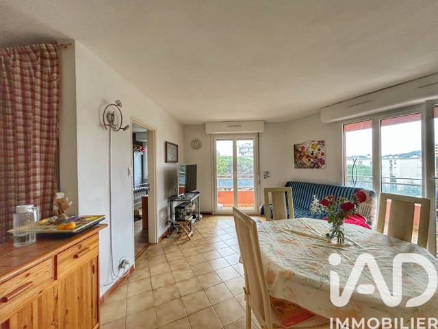 Vente  Appartement T2  de 45 m² à Sainte Maxime 215 000 euros Réf: SFN-1946580