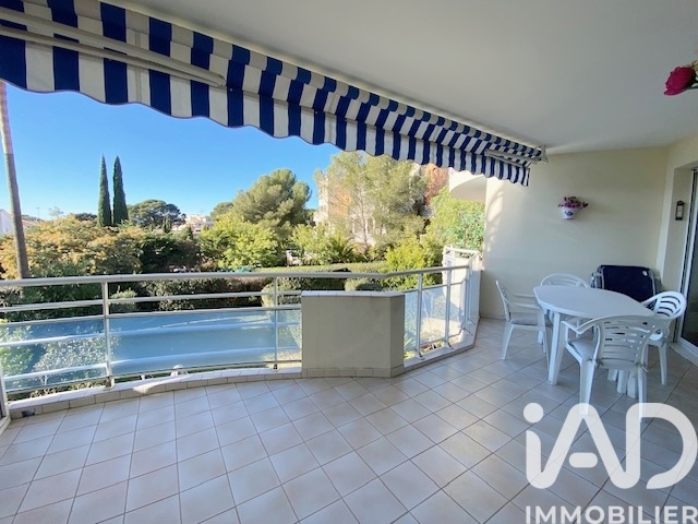 Vente  Appartement T3  de 61 m² à Saint Raphaël 330 000 euros Réf: SFN-1948553