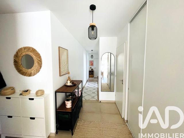 Vente  Appartement T3  de 71 m² à Hyères 365 000 euros Réf: SFN-1951909