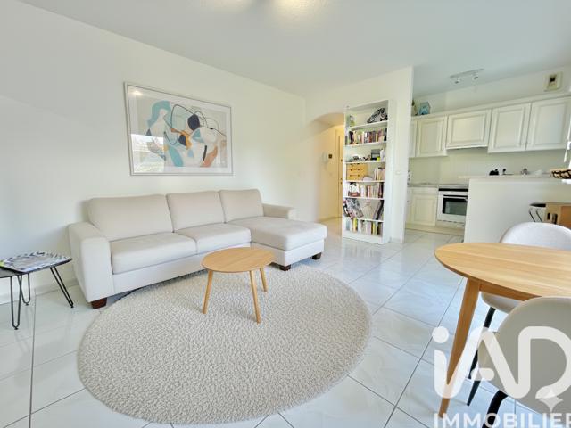 Vente  Appartement T2  de 46 m² à Saint Raphaël 262 000 euros Réf: SFN-1951095