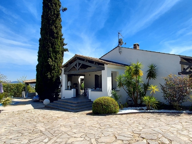 Vente  Maison de 168 m² à Solliès Ville 885 000 euros Réf: SFN-1946056