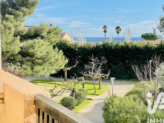 Vente  Appartement T2  de 29 m² à La Londe les Maures 219 000 euros Réf: SFN-1861050