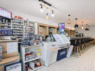 Vente  Local commercial de 64 m² à Carnoules 148 500 euros