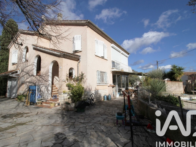 Vente  Maison de 290 m² à Solliès Pont 720 000 euros Réf: SFN-1950753