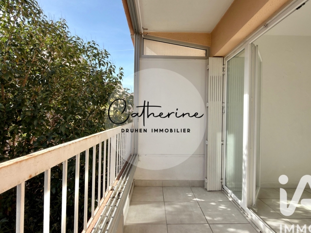 Vente  Appartement T2  de 54 m² à Hyères 214 000 euros Réf: SFN-1942706