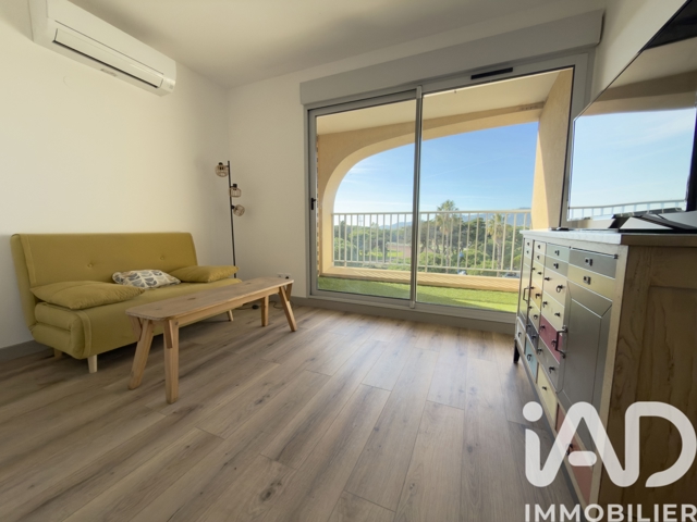 Vente  Appartement T2  de 47 m² à Hyères 350 000 euros Réf: SFN-1956252