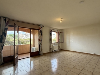 Vente  Appartement F3  de 75 m² à Hyères 270 000 euros Réf: SFN-1954788