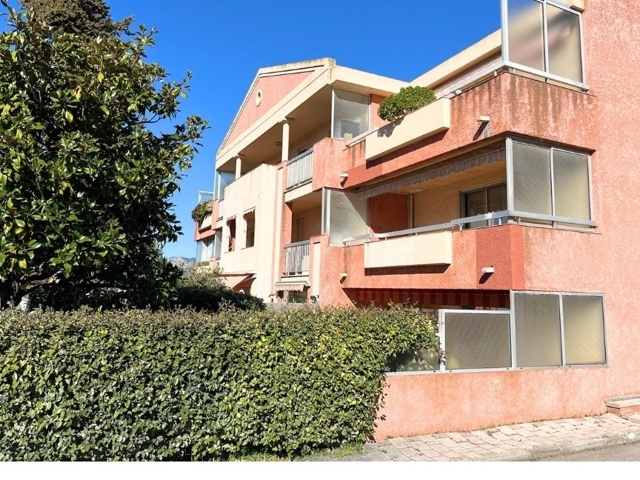 Vente  Appartement F3  de 67 m² au Pradet 350 000 euros Réf: SFN-1935491