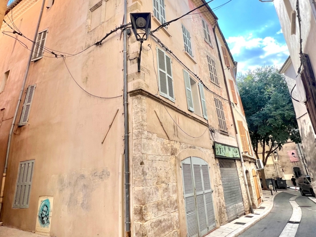 Vente  Appartement T2  de 39 m² à Brignoles 65 000 euros Réf: SFN-1897606