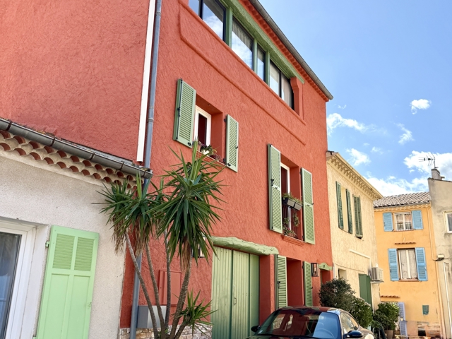 Vente  Maison de 150 m² à Roquebrune sur Argens 480 000 euros Réf: SFN-1969649