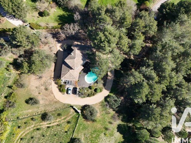 Vente  Maison de 210 m² à Saint Zacharie 975 000 euros Réf: SFN-1935500