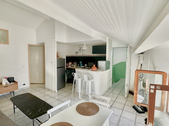 Vente  Appartement T3  de 40 m² à Hyères 129 000 euros Réf: SFN-1910331