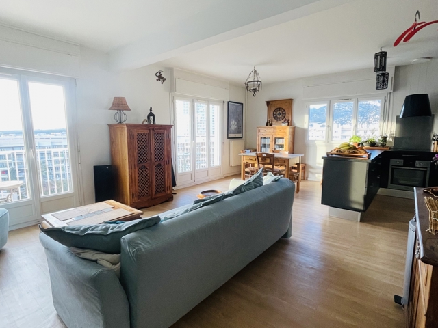 Vente  Appartement F4  de 80 m² à Toulon 420 000 euros Réf: SFN-1946680
