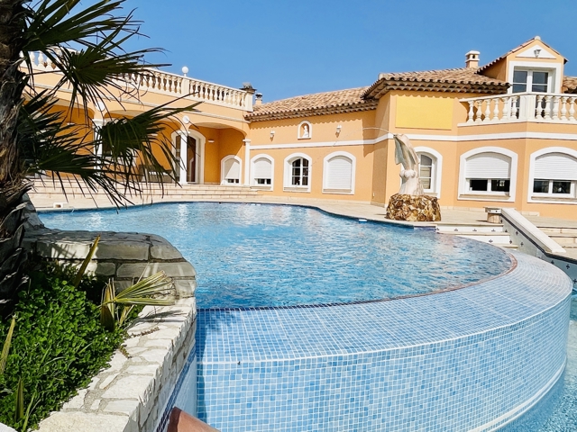 Vente  Maison de 630 m² à Saint Raphaël 3 750 000 euros Réf: SFN-1958204