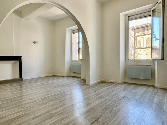 Vente  Appartement F3  de 72 m² à Saint Zacharie 192 000 euros Réf: SFN-1979896