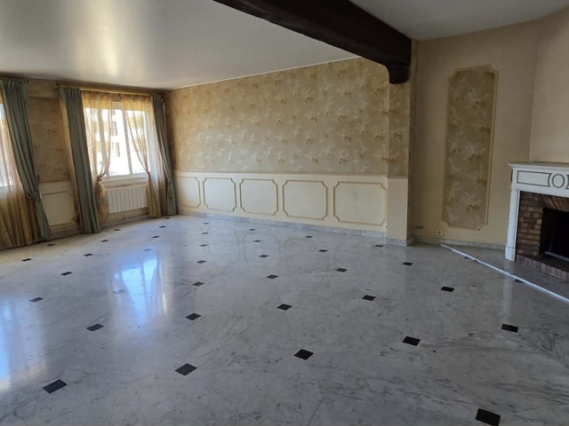 Vente  Appartement T5  de 126 m² à Saint Raphaël 572 000 euros Réf: SFN-1981073