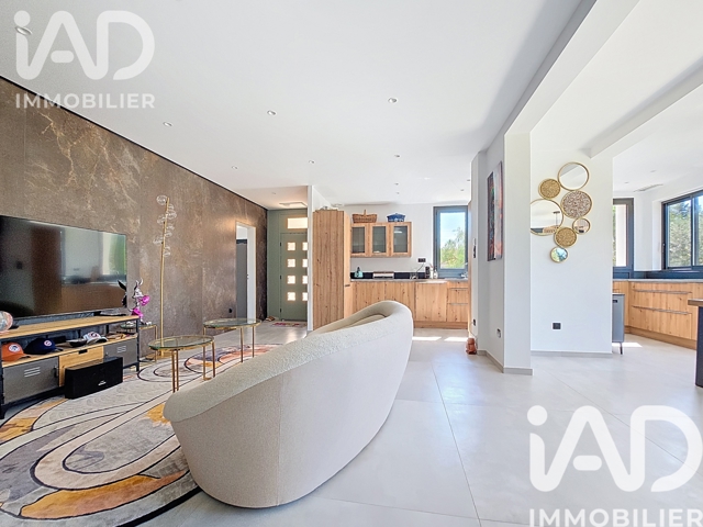 Vente  Maison de 120 m² à Roquebrune sur Argens 585 000 euros Réf: SFN-1921473