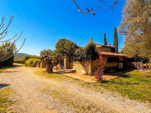 Vente  Maison de 172 m² à Carcès 889 000 euros Réf: SFN-1982235
