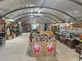 Vente  Local commercial de 100 m² à Lorgues 370 000 euros