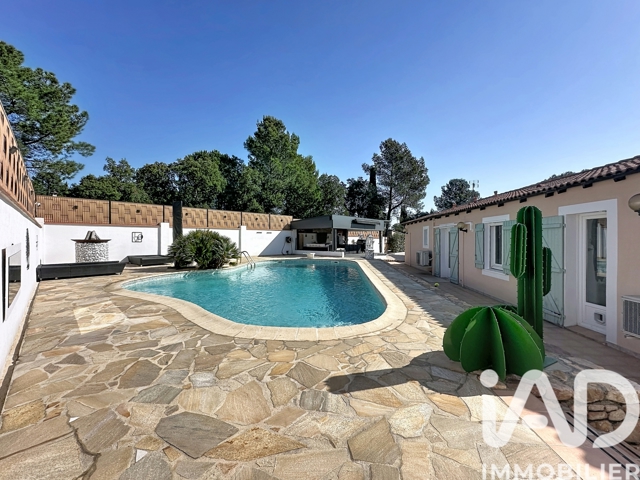 Vente  Maison de 194 m² à Roquebrune sur Argens 735 000 euros Réf: SFN-1978867