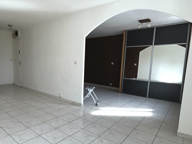 Vente  Appartement F2  de 40 m² à Toulon 89 000 euros Réf: SFN-1986800