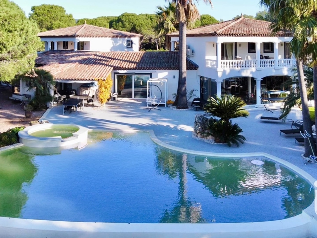 Vente  Maison de 405 m² à Roquebrune sur Argens 2 100 000 euros Réf: SFN-1986610