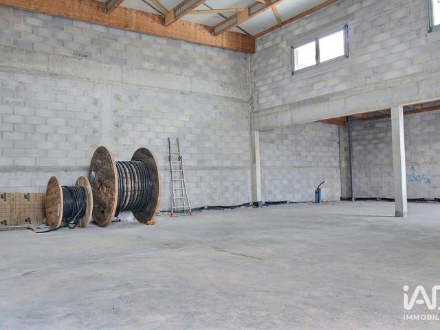 Vente  Local commercial de 160 m² à Saint Maximin la Sainte Baume 385 290 euros Réf: SFN-1983762