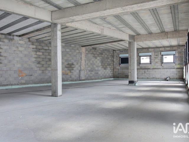 Vente  Local commercial de 155 m² à Saint Maximin la Sainte Baume 439 332 euros Réf: SFN-1983689