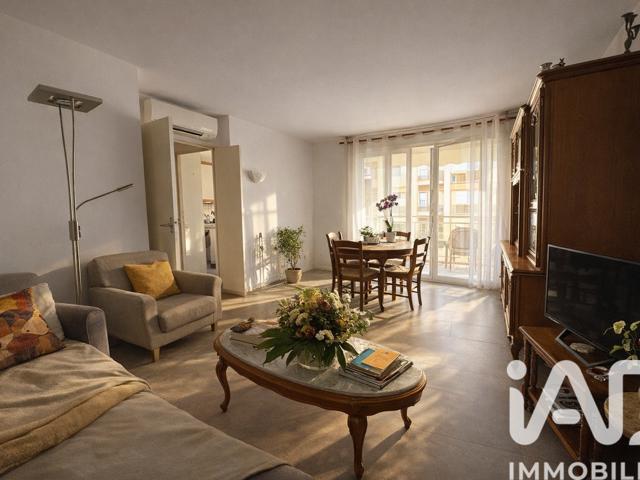 Vente  Appartement T2  de 50 m² à Hyères 109 000 euros Réf: SFN-1975673
