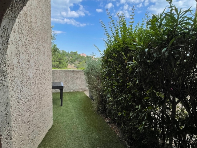 Vente  Studio de 36 m² à Roquebrune sur Argens 192 000 euros Réf: SFN-1990708