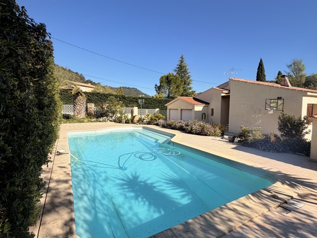 Vente  Maison de 210 m² à Solliès Pont 679 000 euros Réf: SFN-1989230