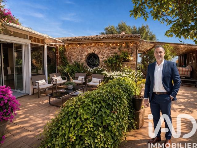 Vente  Maison de 180 m² à Fréjus 2 190 000 euros Réf: SFN-1987066