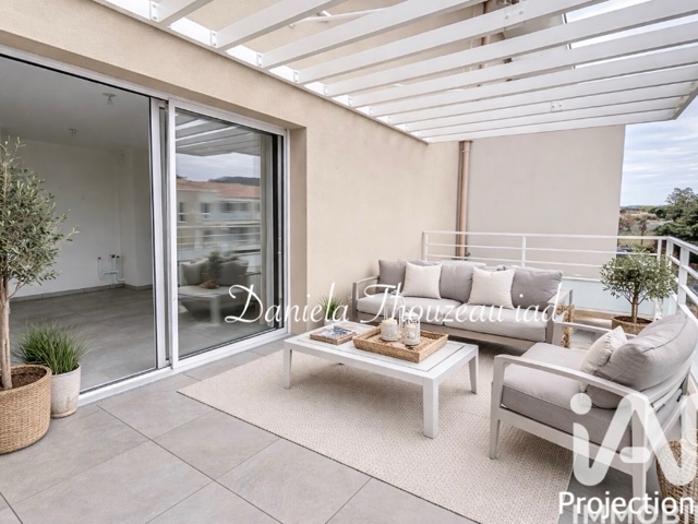 Vente  Appartement T2  de 37 m² à Hyères 229 000 euros Réf: SFN-1997617