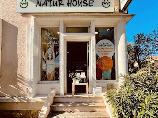 Vente  Local commercial de 70 m² à La Seyne 73 000 euros Réf: SFN-1999601