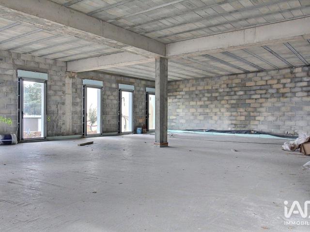 Vente  Local commercial de 145 m² à Saint Maximin la Sainte Baume 410 988 euros Réf: SFN-2000817