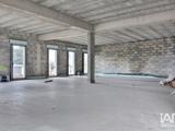 Vente  Local commercial de 145 m² à Saint Maximin la Sainte Baume 410 988 euros