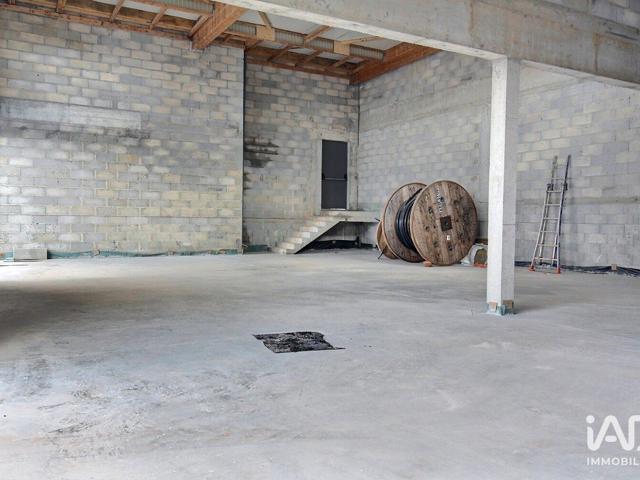 Vente  Local commercial de 160 m² à Saint Maximin la Sainte Baume 385 290 euros Réf: SFN-2000792