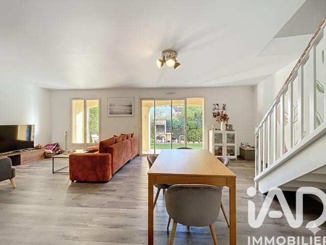 Vente  Maison de 91 m² à Roquebrune sur Argens 320 000 euros Réf: SFN-1997658