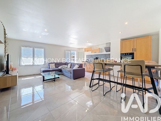 Vente  Appartement F3  de 64 m² à Solliès Pont 180 000 euros Réf: SFN-2003838