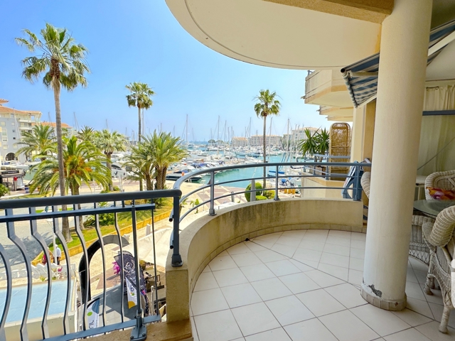 Vente  Appartement T4  de 77 m² à Fréjus 570 000 euros Réf: SFN-1827450