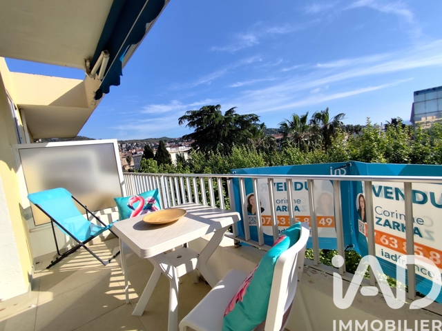 Vente  Appartement F2  de 33 m² à Hyères 199 900 euros Réf: SFN-1985138