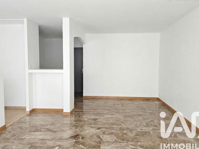 Vente  Appartement F4  de 93 m² à Hyères 344 000 euros Réf: SFN-2006916