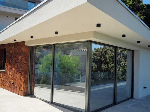 Vente  Appartement T3  de 84 m² à Les Adrets de l'Estérel 895 000 euros Réf: SFN-2003095