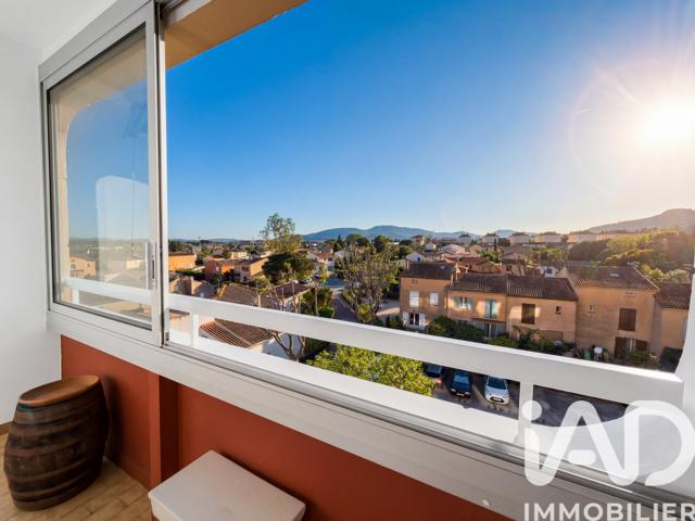 Vente  Appartement T2  de 60 m² à Hyères 275 000 euros Réf: SFN-2008191