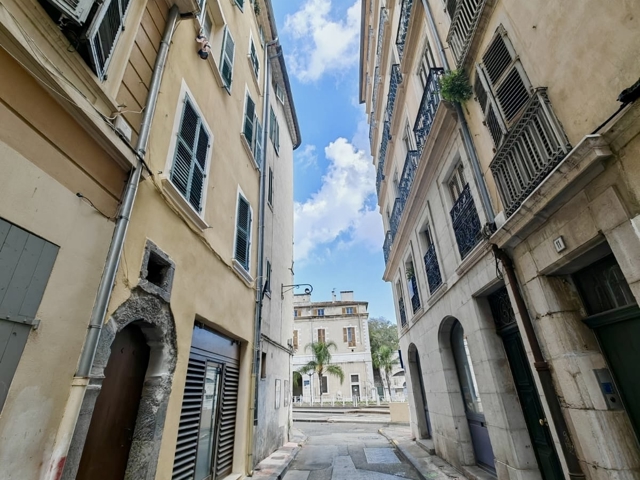 Vente  Studio de 35 m² à Toulon 80 000 euros Réf: SFN-2011412