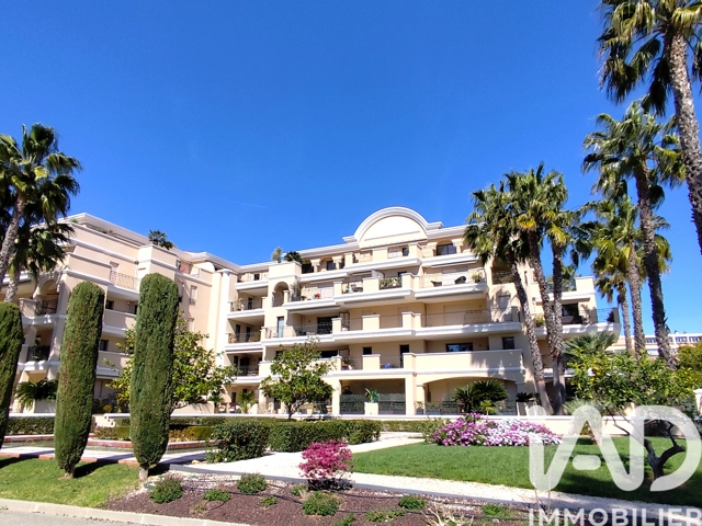Vente  Appartement F3  de 70 m² à Hyères 435 000 euros Réf: SFN-1995245